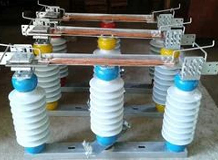 Double Break Type Isolator